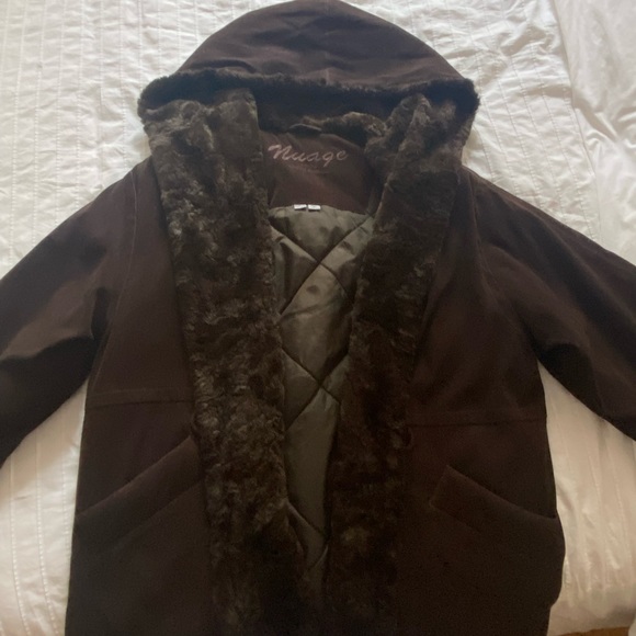 Brown trench coat with fur hood - Picture 8 of 8